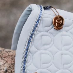 2023 Eskadron Platinum Softshell Saddle Cloth & Mesh Tendon Boots Bundle ESPB1 - Powder Blue 12 2023 Eskadron Platinum Softshell Saddle Cloth & Mesh Tendon Boots Bundle ESPB1 - Powder Blue -Equestrian Products Store 6612 202320Eskadron20Platinum20Softshell20Saddle20Cloth2021553952031020 20Powder20Blue20Close20Up.2000x2000.700x700